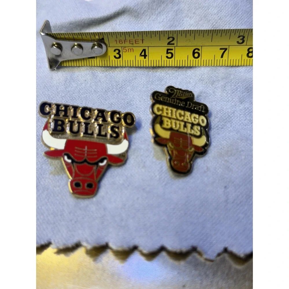 Vintage‎ Chicago Bulls Enamel Lapel Pins Lot of 2 NBA Basketball Collectibles